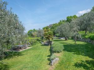 Holiday Home Villa mit schönem Seepanorama und Naturteich by Interhome