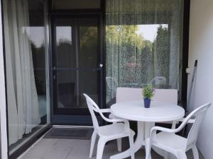 Apartment Strandnahes Studio mit kleiner Gartenterrasse by Interhome