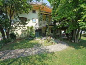 Apartment Wohnung mit Blick auf den Gardasee by Interhome