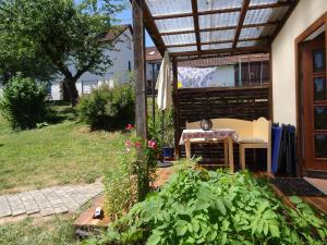 Holiday Home Kleines Ferienhaus mit Garten und Grill in Garitz by Interhome
