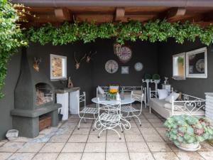 Apartment Casa Domenica mit Blick aufs Wasser by Interhome