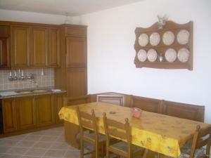 Apartment Wohnung mit Terrasse mit Meerblick by Interhome