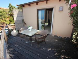 Apartment Kleines Ferienhaus mit Terrasse für zwei Personen by Interhome
