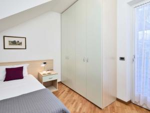 Holiday Home Freistehende Villa mit großem Innenhof BV7 by Interhome