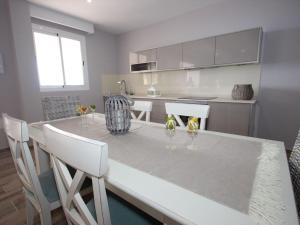 Apartment Apartment mit Terrasse- Pool und Garten by Interhome