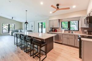 1 Mi to Beach! Modern Tropical Retreat in Naples