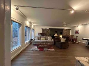 Tranquility Hideaway - King Beds, Pets, Handicap Accessible