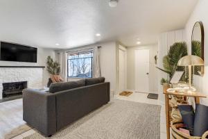 Ivywild Flat Pet Friendly Near Broadmoor w Views