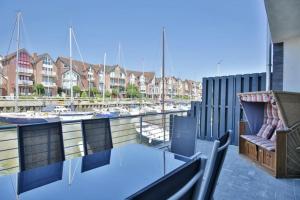 City Marina, CM24b