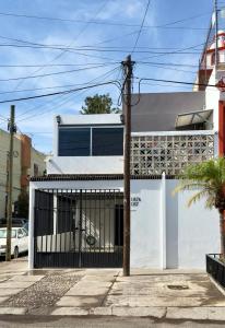 Casa en la Tuzania Zapopan planta Baja 2 Cuartos Sala Comedor Cochera 1 Auto