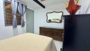 Casa en la Tuzania Zapopan planta Baja 2 Cuartos Sala Comedor Cochera 1 Auto