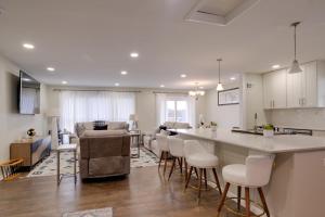 Great for Gatherings! Modern Lanham Duplex
