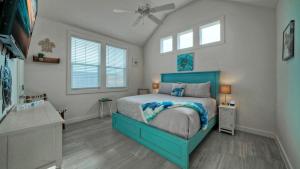 A Crazy Beach by AvantStay Steps to Old Town