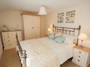 Salters Cottage - E5045