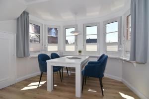 Luv &amp Lee, Whg 10