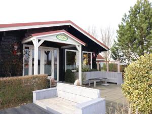 Chalet near sea beach in Hollum