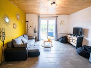 Apartment in Froidchapelle with terrace