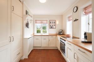 Haus Josias B - links