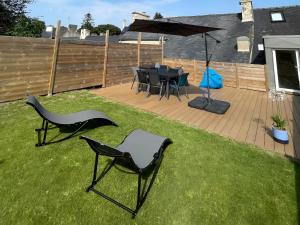 Guerlesquin village house