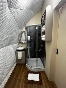 La cabaña de Ciela G glamping con jacuzzi y croquet