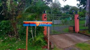 Cabanas on Gatun Lake in Arenosa