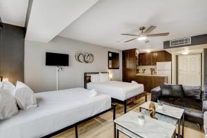 Stay Together Suites - Condominium Sleeps 14 with Iconic Vegas Views, Attached to The Cosmopolitan, NO RESORT FEES