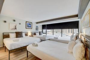 Stay Together Suites - Condominium Sleeps 14 with Iconic Vegas Views, Attached to The Cosmopolitan, NO RESORT FEES