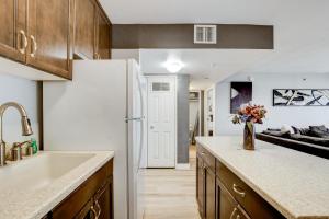 Stay Together Suites - Condominium Sleeps 14 with Iconic Vegas Views, Attached to The Cosmopolitan, NO RESORT FEES