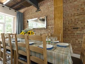 Church View - Ukc2302