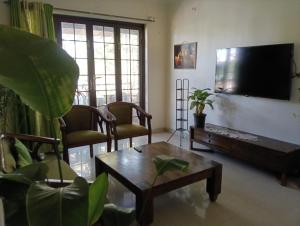 Two BHK a cozy flat for family 3 km away from the airport