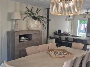 Villa avec Terrasse et Spa Proche Plage - FR-1-194-312