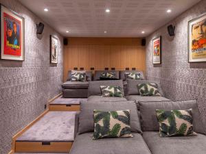 Chalet spacieux avec spa et cinéma privé pour 14 pers. - FR-1-866-10