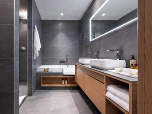 Chalet spacieux à Arc 1800 avec piscine intérieure et sauna - FR-1-866-3