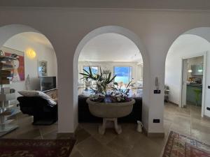 Stay near Lake with Panoramic Views