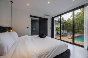 Semyniak 4-bedroom villa in a prime location