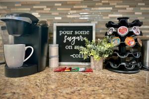 Stylish Cozy Home At The Heights with BBQ Gym & Pool