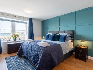 Shorefront Apartment