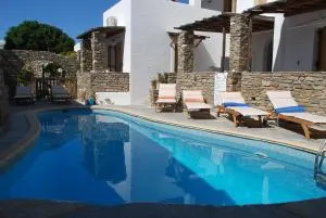 Siroco's Rooms And Studios - Parasporos