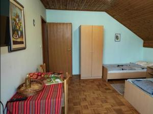 One Bedroom Dream Room 2