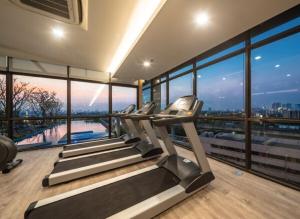 Convenient 1 bed condo Hua Mak