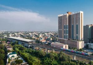 Convenient 1 bed condo Hua Mak