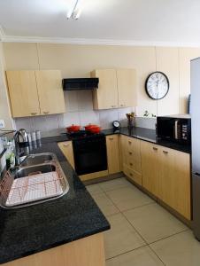 Skyline Views & Modern Luxury Apartment