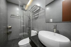 Lucas Boutique Home Hue