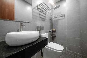 Lucas Boutique Home Hue