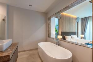 V217 Brand New 3BR Villa Near Beach & Boat Avenue