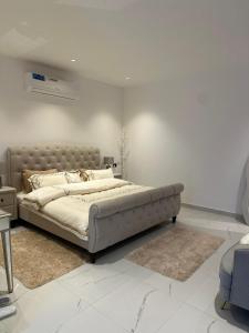 The Plunge Villa - Farm House