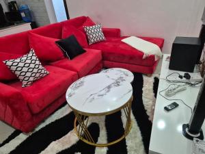 CM Snug stay -Naivegas Apartments