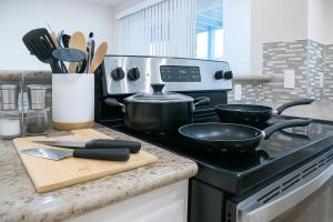 Resort Style 2BR Stay with BBQ, Gym & Sparkling Pool