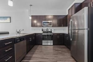 CozySuites Modern 1BR Nora Indianapolis #8