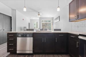 CozySuites Modern 1BR Nora Indianapolis #8